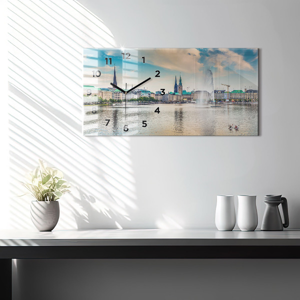 Horizontální hodiny na skle Binnenalster v Hamburku