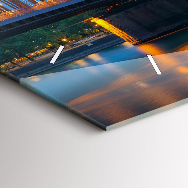 Horizontální hodiny na skle Pohled na radnici