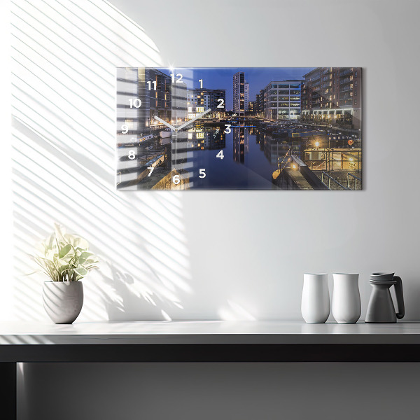 Horizontální hodiny na skle Noční osvětlené město