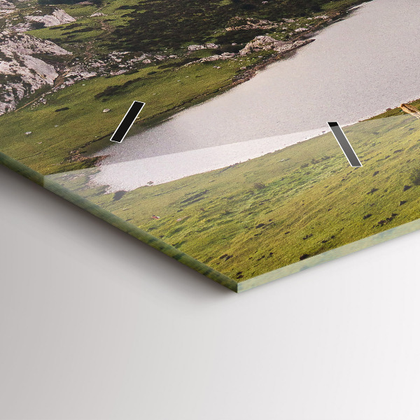 Horizontální hodiny na skle Jezero a hory Pyrenejí