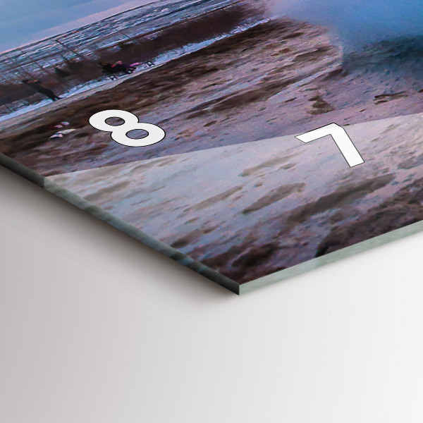 Horizontální hodiny na skle Gejzír na ostrově Island