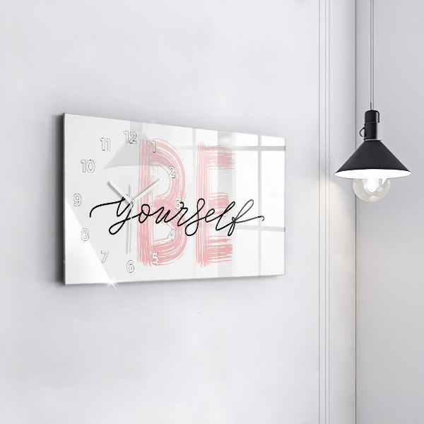 Horizontální skleněné hodiny na stěnu Nápis Buď sám sebou