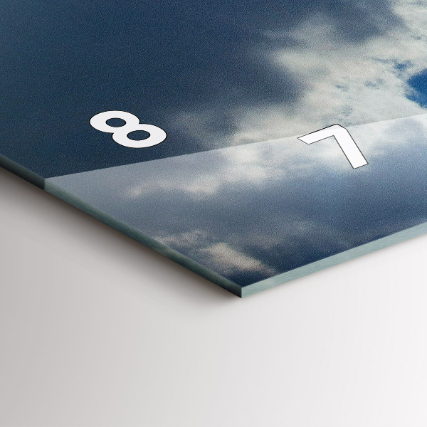 Horizontální skleněné hodiny na stěnu Polská vlajka proti obloze