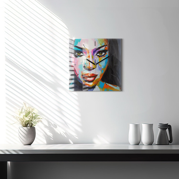 Čtvercové nástěnné hodiny Barevná tvář ženy