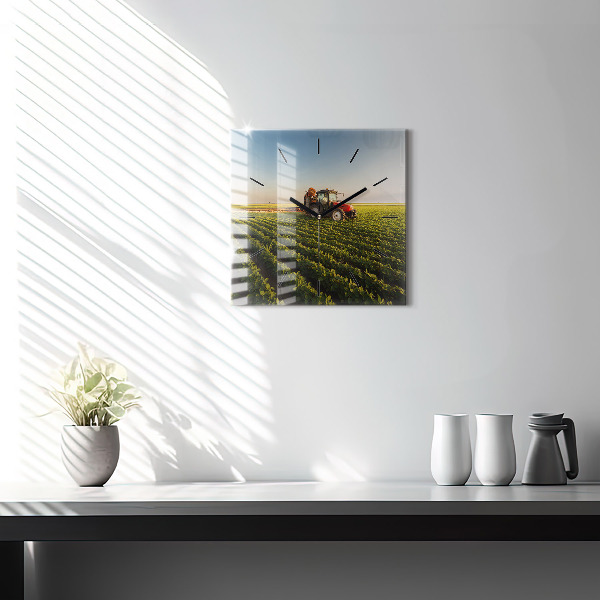 Čtvercové nástěnné hodiny Traktor na zemědělském poli