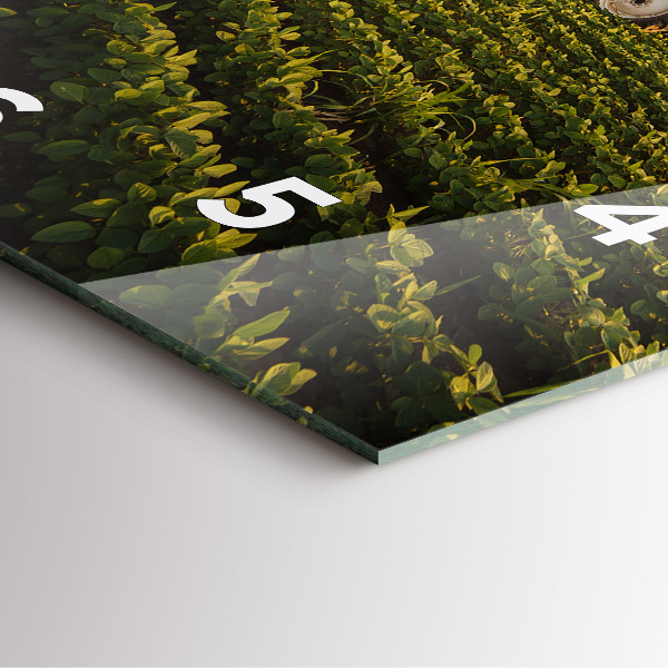 Čtvercové nástěnné hodiny Traktor na zemědělském poli