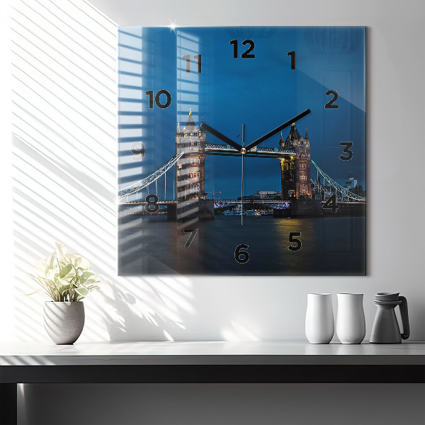 Čtvercové nástěnné hodiny Tower Bridge Londýn v noci