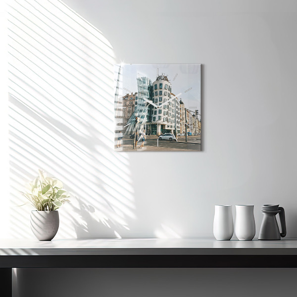 Čtvercové nástěnné hodiny Tančící dům Praha