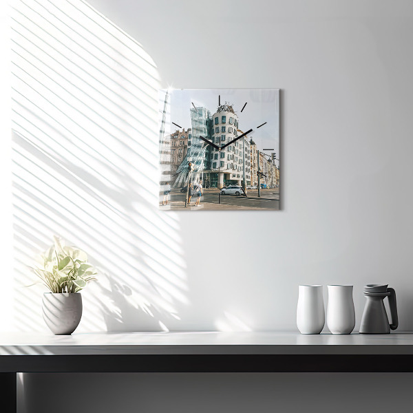 Čtvercové nástěnné hodiny Tančící dům Praha