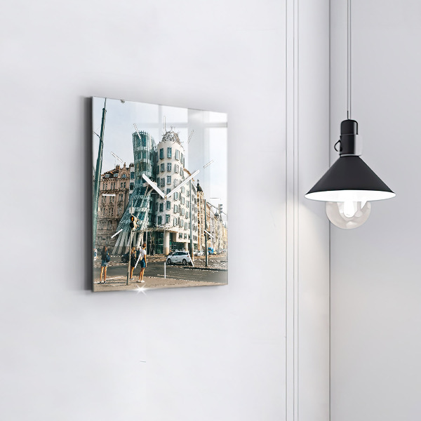 Čtvercové nástěnné hodiny Tančící dům Praha