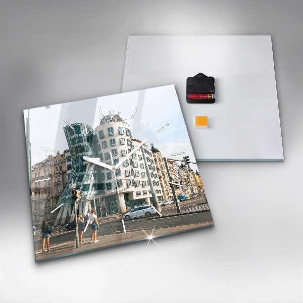 Čtvercové nástěnné hodiny Tančící dům Praha