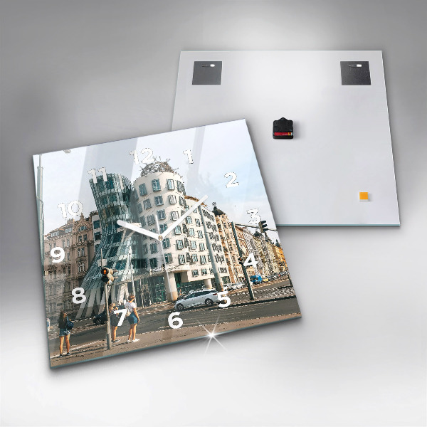 Čtvercové nástěnné hodiny Tančící dům Praha