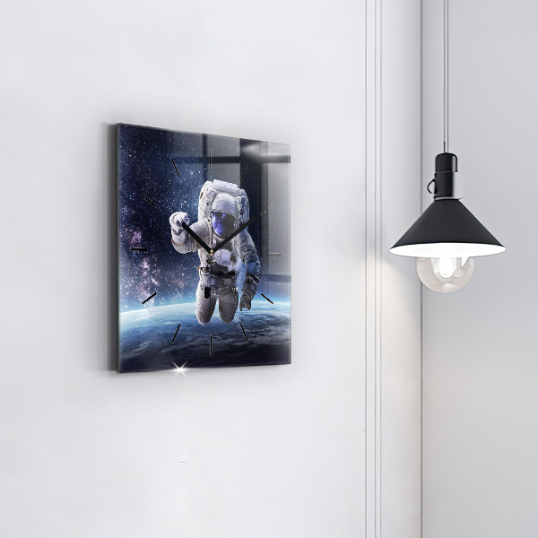 Skleněné hodiny čtvercové Astronaut nad zemí