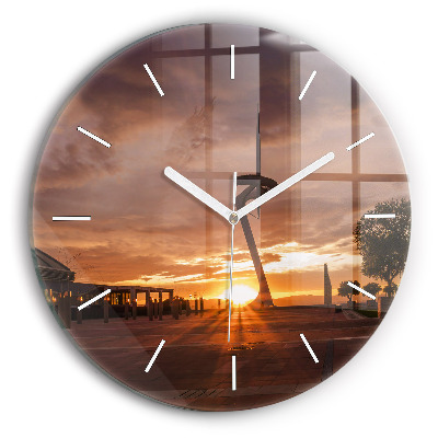 hodiny na skle Olympijský park v Barceloně