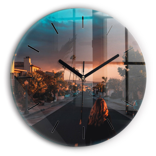 hodiny na skle Žena na silnici