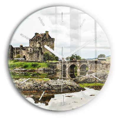 hodiny na skle Hrad Eilean Donan Skotsko