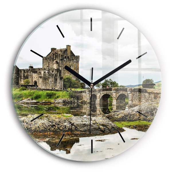 hodiny na skle Hrad Eilean Donan Skotsko