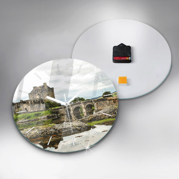 hodiny na skle Hrad Eilean Donan Skotsko