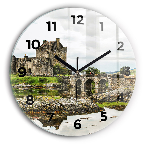 hodiny na skle Hrad Eilean Donan Skotsko
