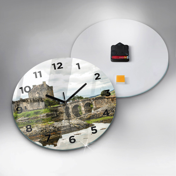 hodiny na skle Hrad Eilean Donan Skotsko