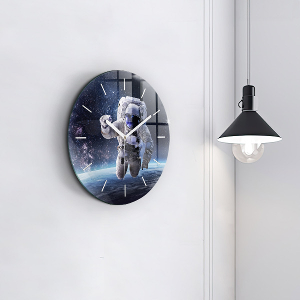 Kulaté skleněné hodiny s fotkou Astronaut nad zemí