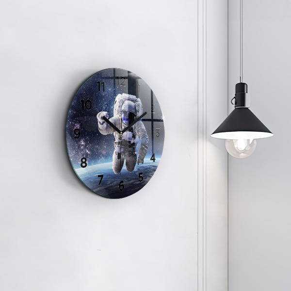 Kulaté skleněné hodiny s fotkou Astronaut nad zemí